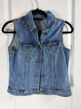 Harold's Women's Classic Medium Wash Button Down Denim Vest
